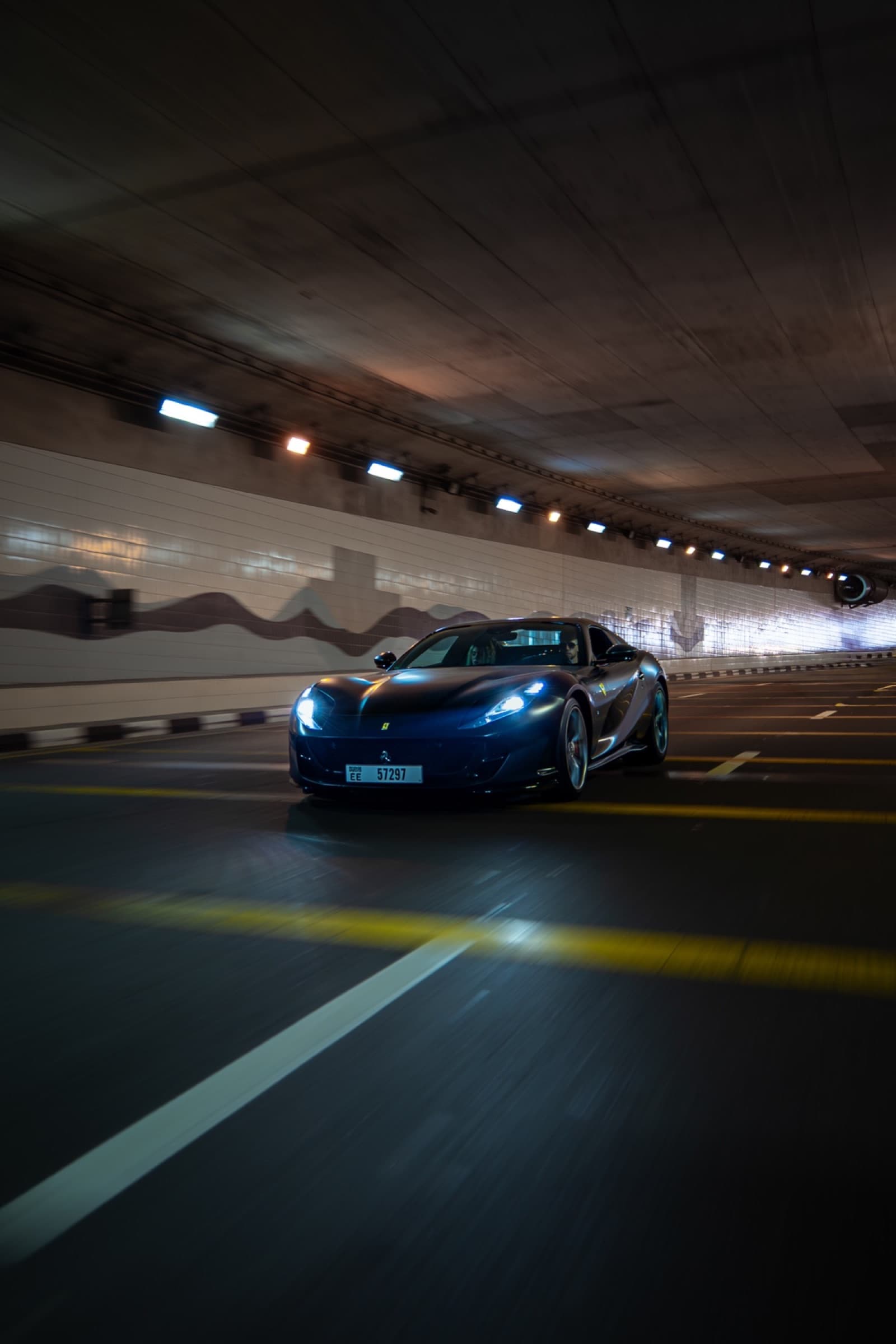 Ferrari 812, Dubai street