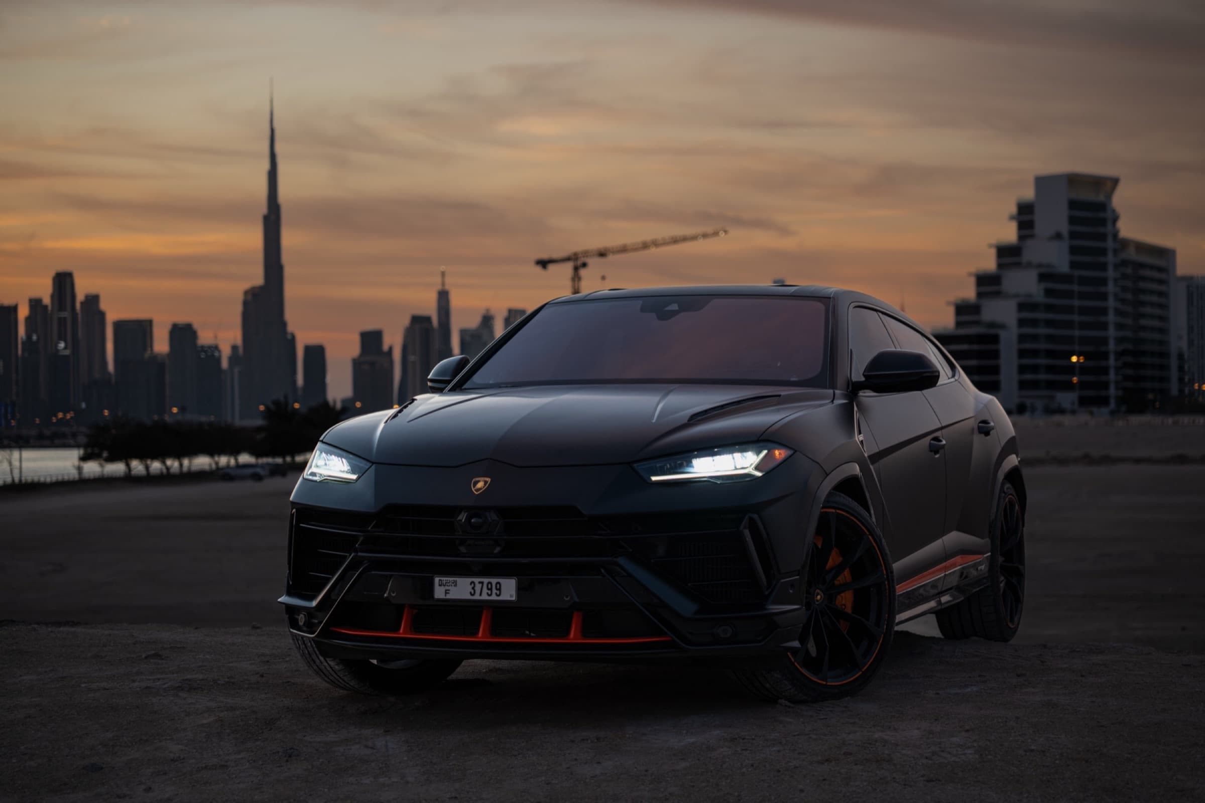 Urus Performante at dusk